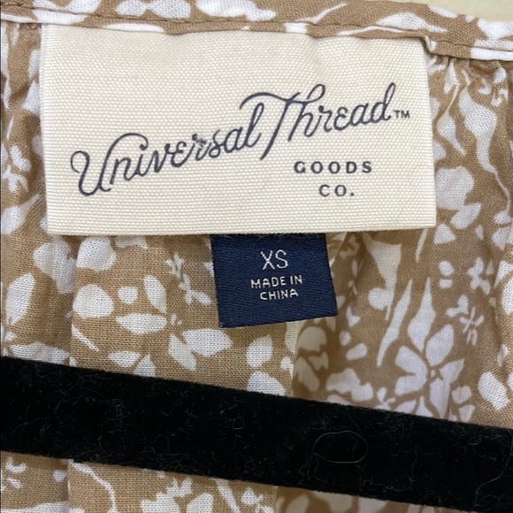 Universal Thread Flutter Sleeve Ruffled Blouse in White Cream XS (Fits Xs-S)NWOT - Picture 4 of 5